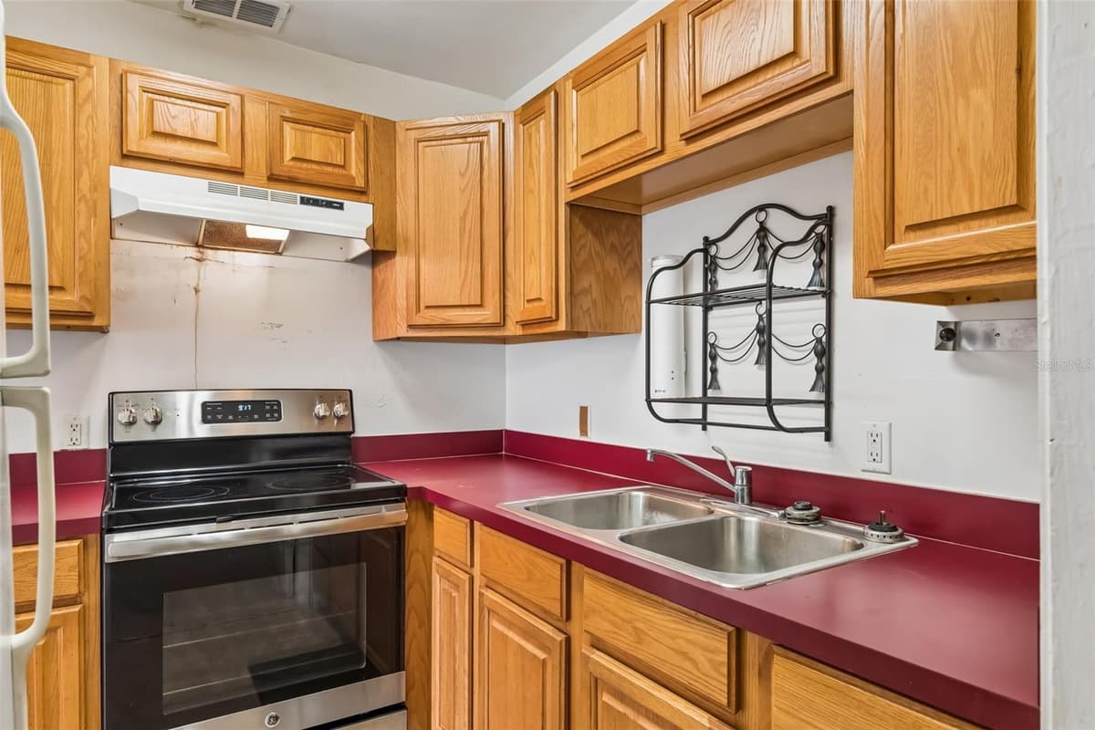 918 GOLDWYN AVENUE — photo 9 of 21