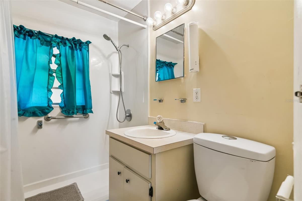 918 GOLDWYN AVENUE — photo 15 of 21