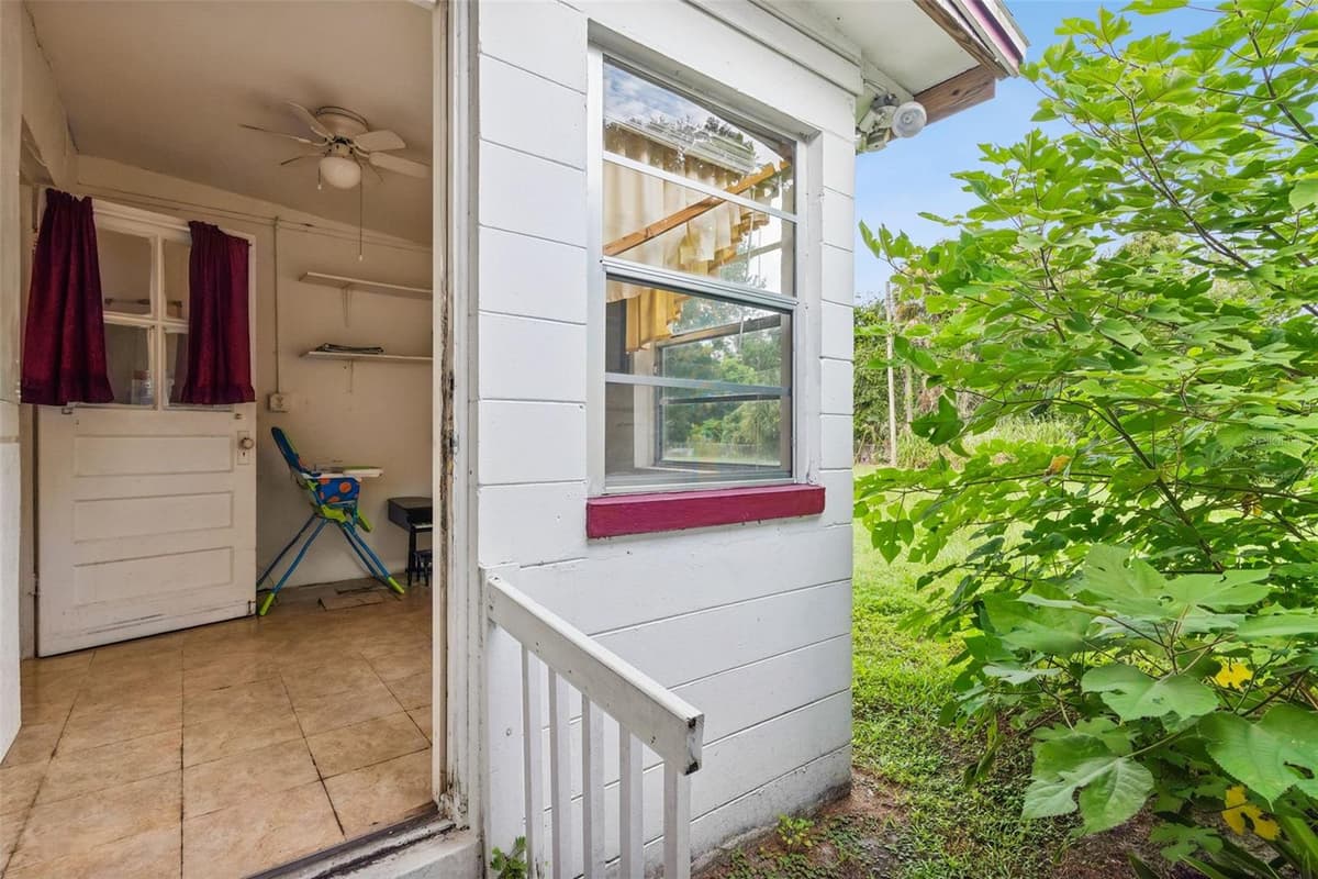 918 GOLDWYN AVENUE — photo 16 of 21