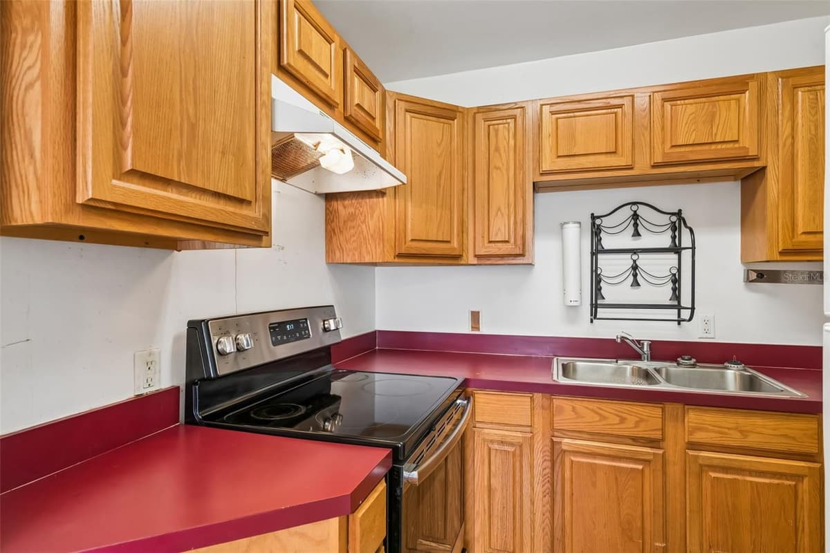 918 GOLDWYN AVENUE — photo 7 of 21