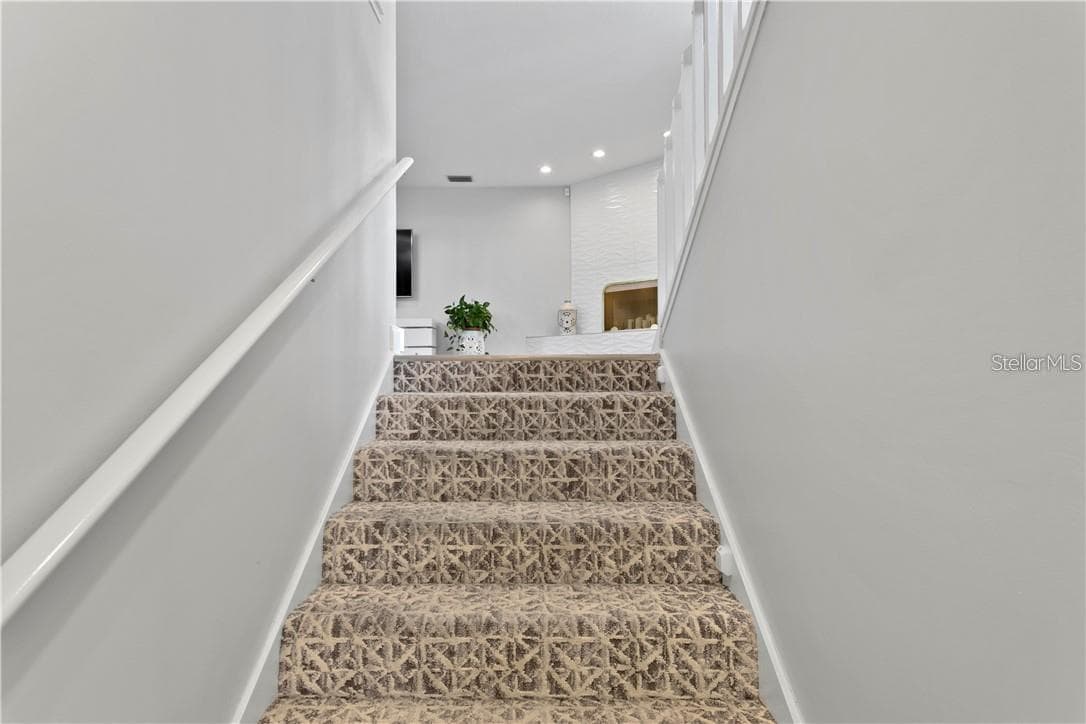 11722 CURRIE LANE — photo 4 of 54