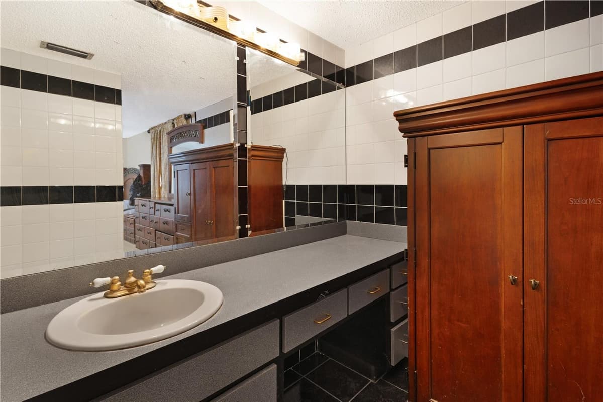 8584 BRIAR GROVE CIRCLE — photo 16 of 25