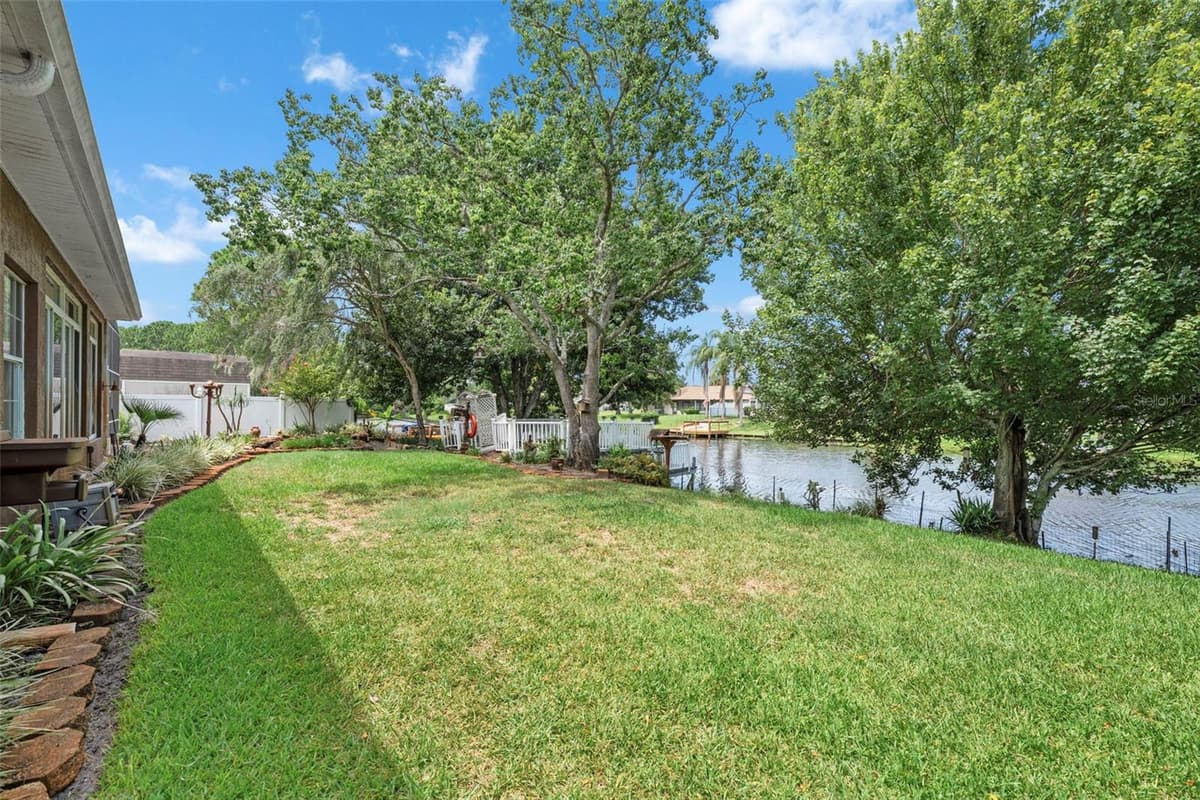 52 BUTTONWORTH DRIVE — photo 44 of 55