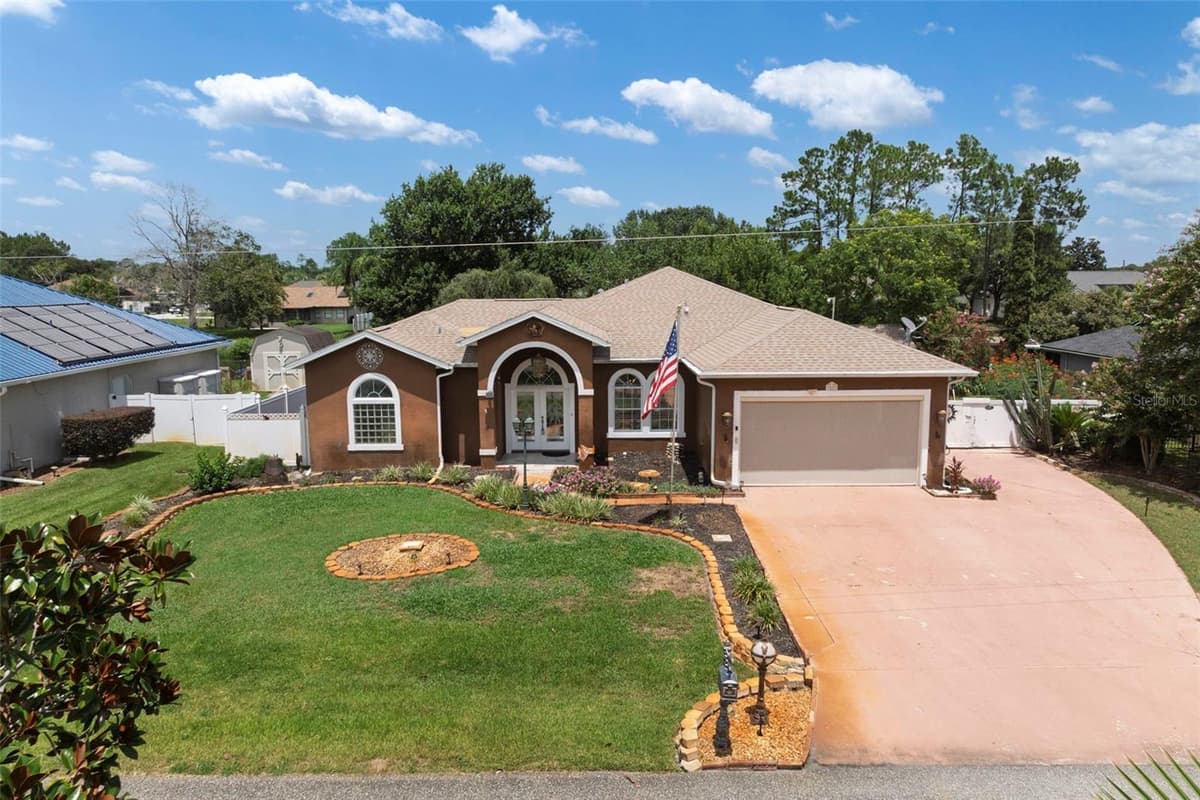 52 BUTTONWORTH DRIVE — photo 4 of 55