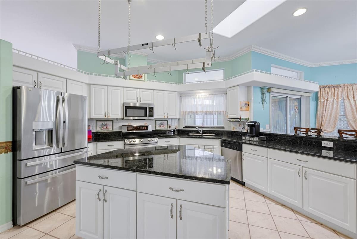 52 BUTTONWORTH DRIVE — photo 16 of 55
