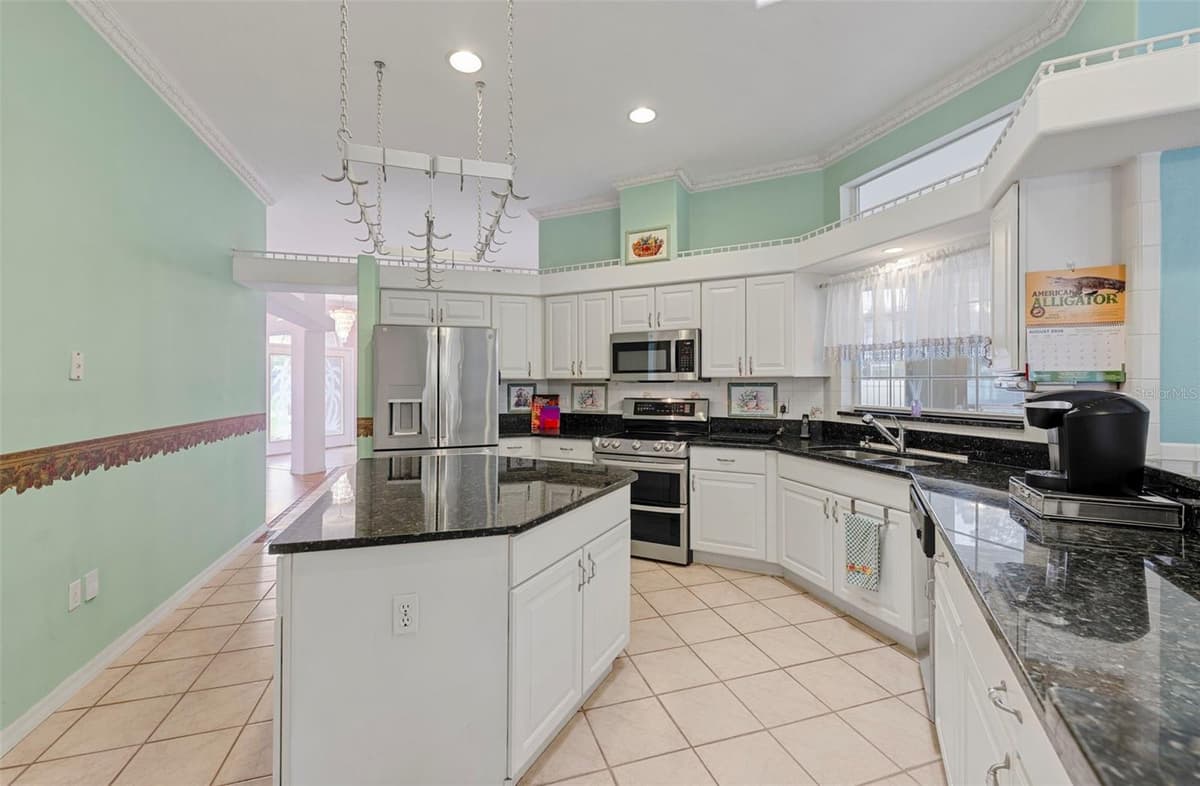 52 BUTTONWORTH DRIVE — photo 17 of 55