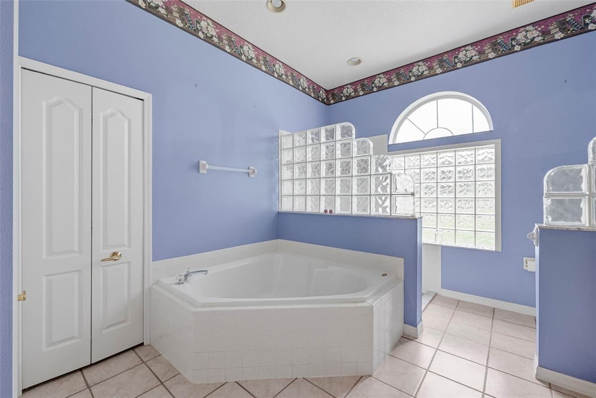 52 BUTTONWORTH DRIVE — photo 21 of 55