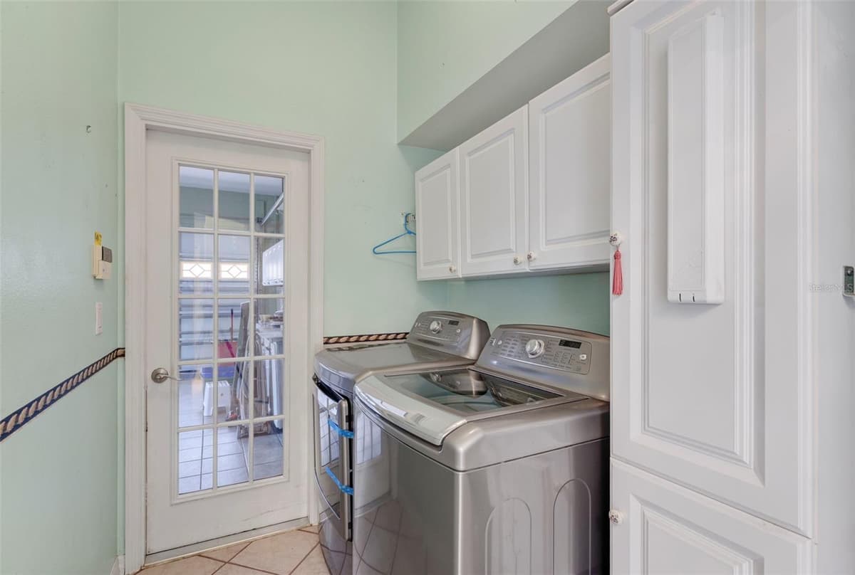 52 BUTTONWORTH DRIVE — photo 31 of 55