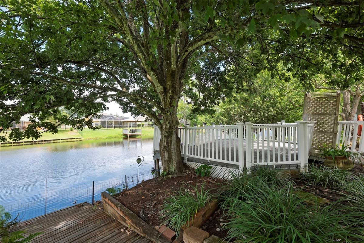 52 BUTTONWORTH DRIVE — photo 36 of 55