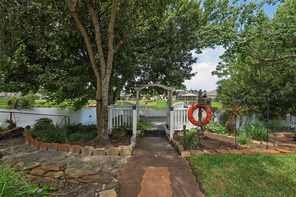 52 BUTTONWORTH DRIVE — photo 35 of 55