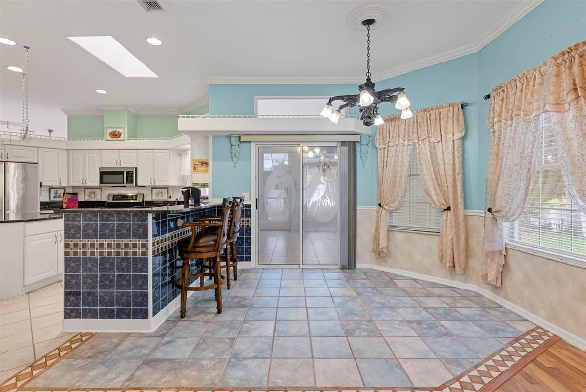 52 BUTTONWORTH DRIVE — photo 12 of 55