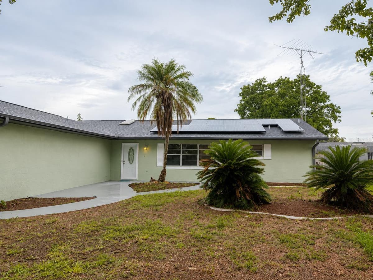 4401 MADERIA AVENUE — photo 3 of 20