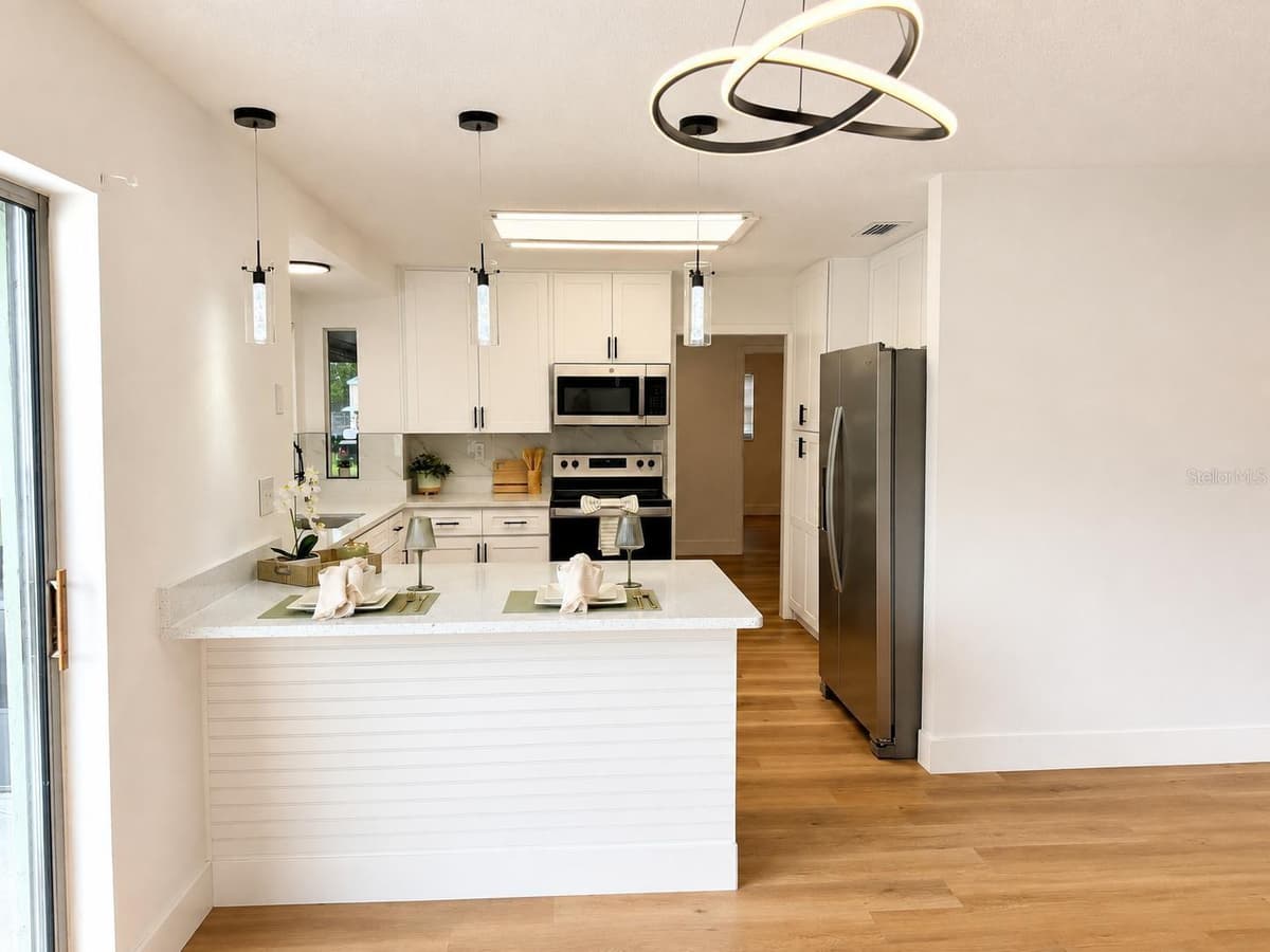 4401 MADERIA AVENUE — photo 8 of 20