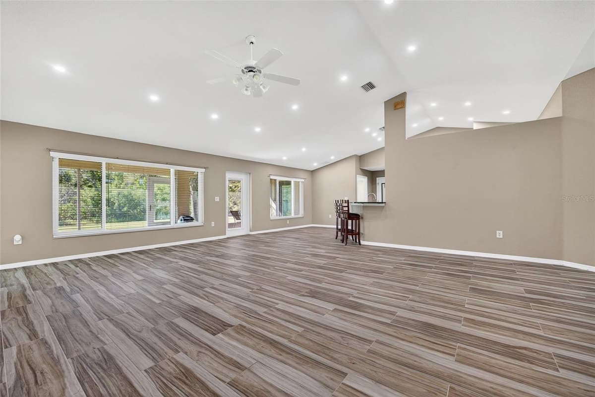 25900 AYSEN DRIVE — photo 7 of 39