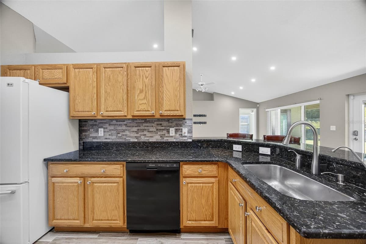 25900 AYSEN DRIVE — photo 13 of 39