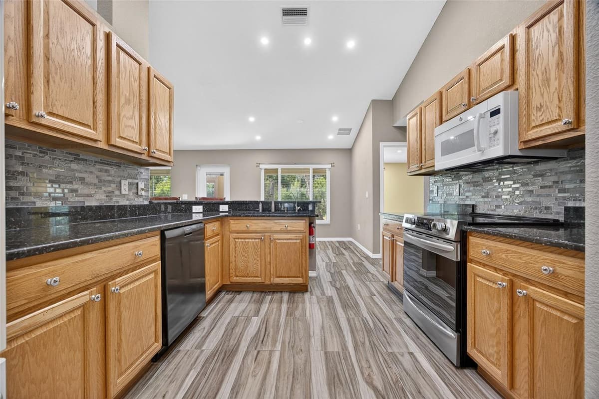 25900 AYSEN DRIVE — photo 11 of 39
