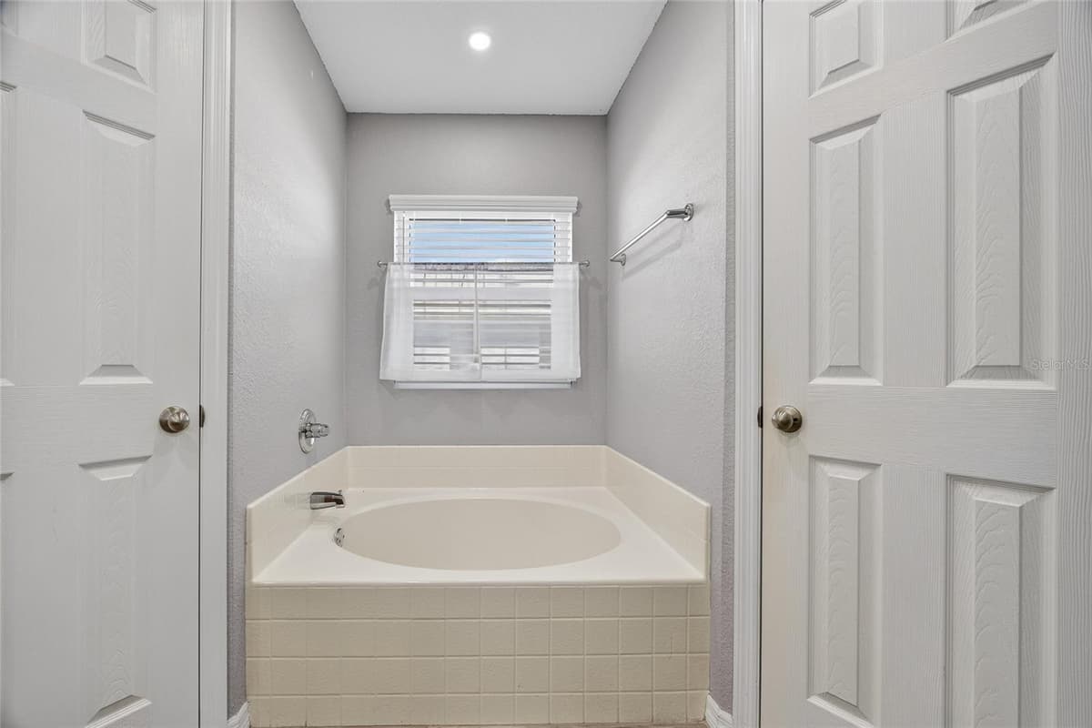 25900 AYSEN DRIVE — photo 18 of 39