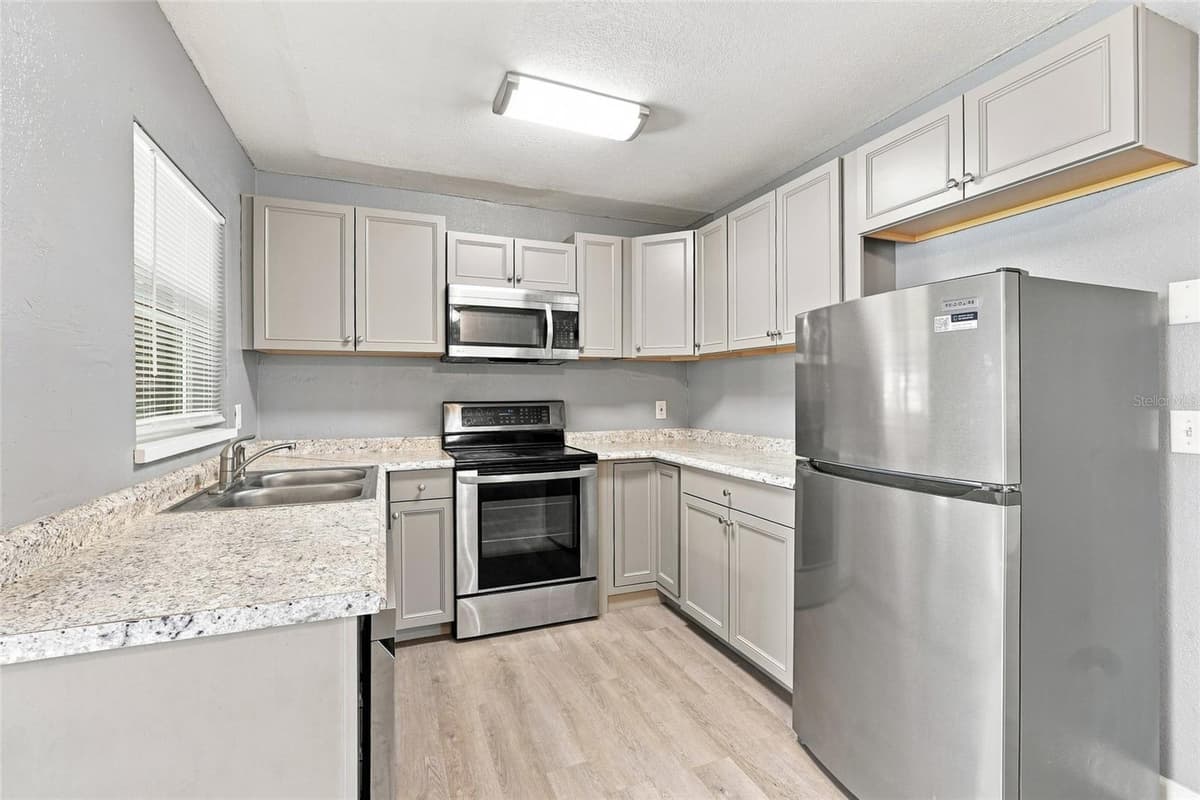 1024 31ST STREET — photo 19 of 33