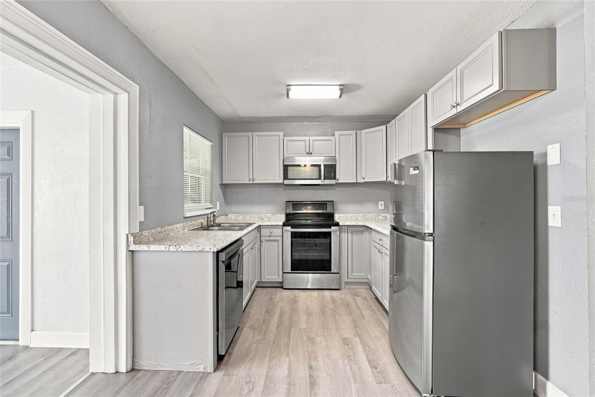 1024 31ST STREET — photo 18 of 33
