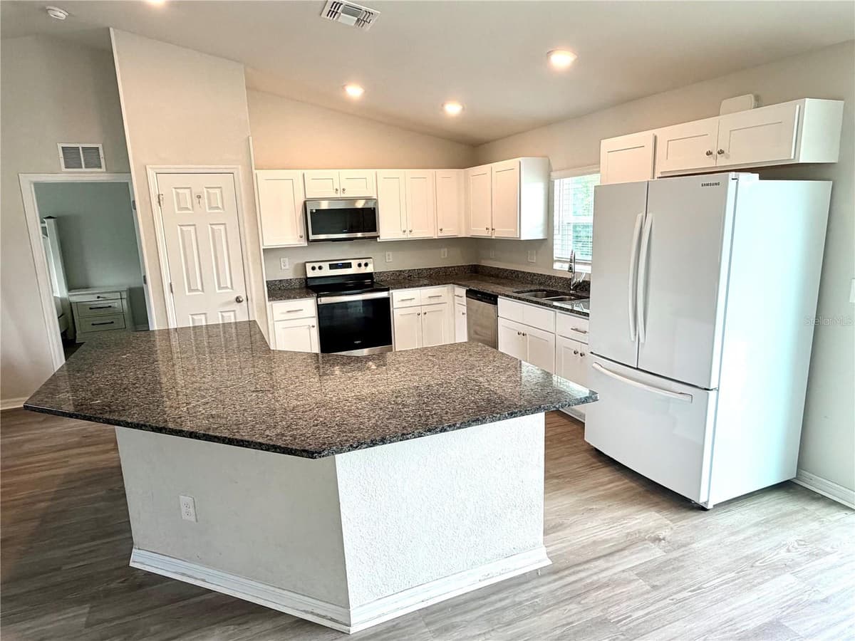 11034 CARNEGIE AVE. — photo 5 of 17