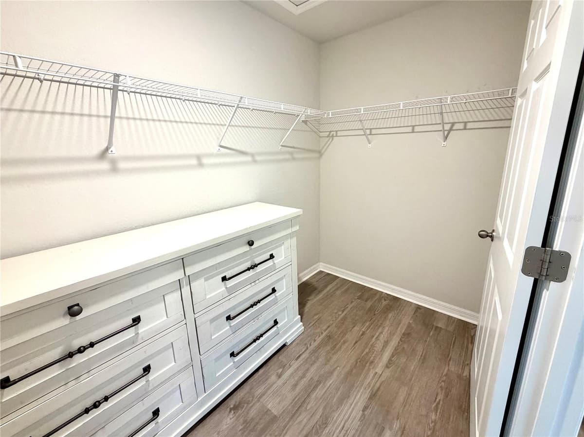 11034 CARNEGIE AVE. — photo 10 of 17