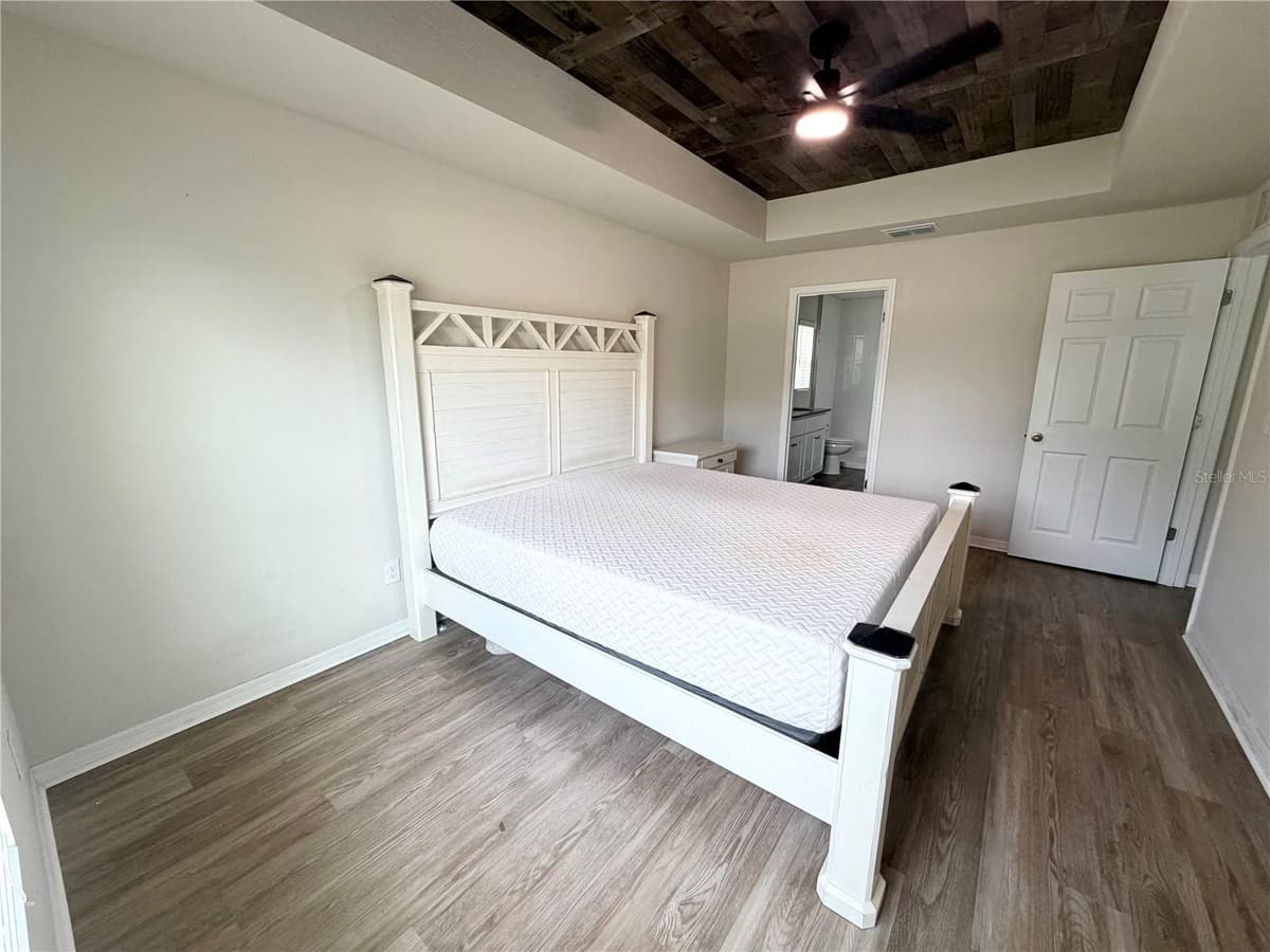 11034 CARNEGIE AVE. — photo 8 of 17