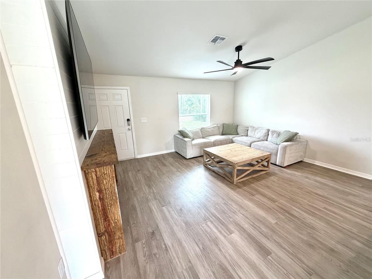 11034 CARNEGIE AVE. — photo 3 of 17