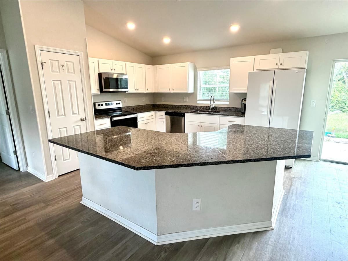 11034 CARNEGIE AVE. — photo 4 of 17