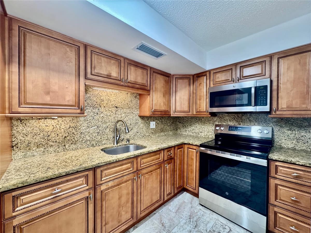 2727 ATLANTIC AVENUE — photo 6 of 12