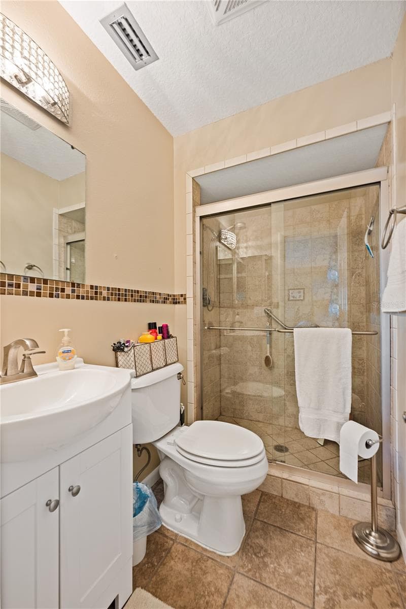 415 HIAWATHA AVENUE — photo 10 of 30