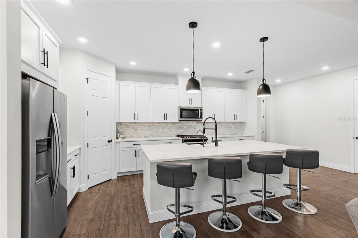 6211 SEA AIR DRIVE — photo 9 of 42