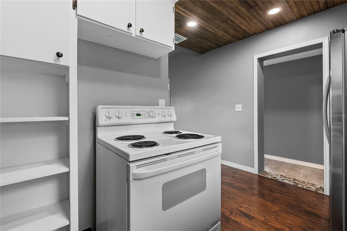 460 3RD STREET — photo 7 of 28