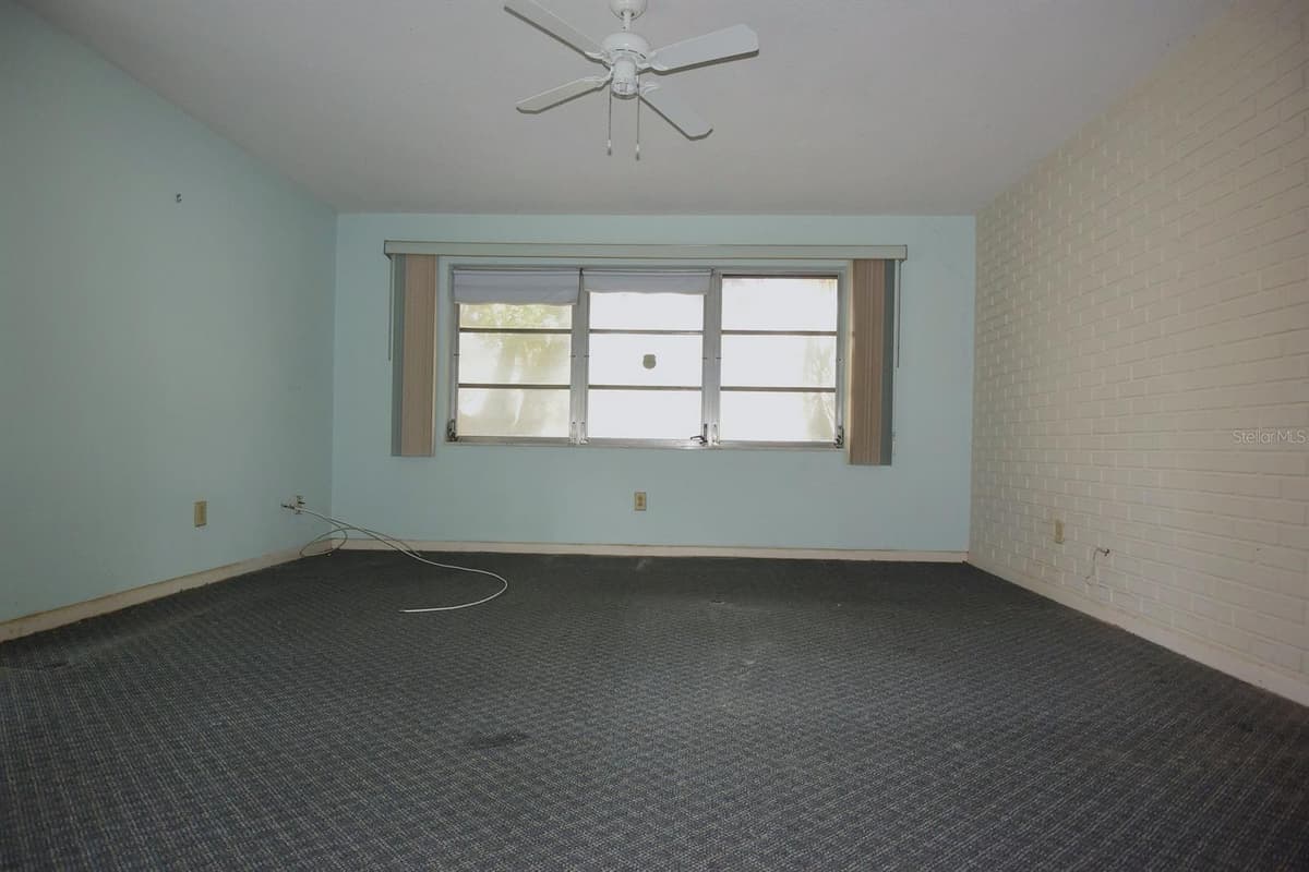 7124 JASMIN DRIVE — photo 17 of 38