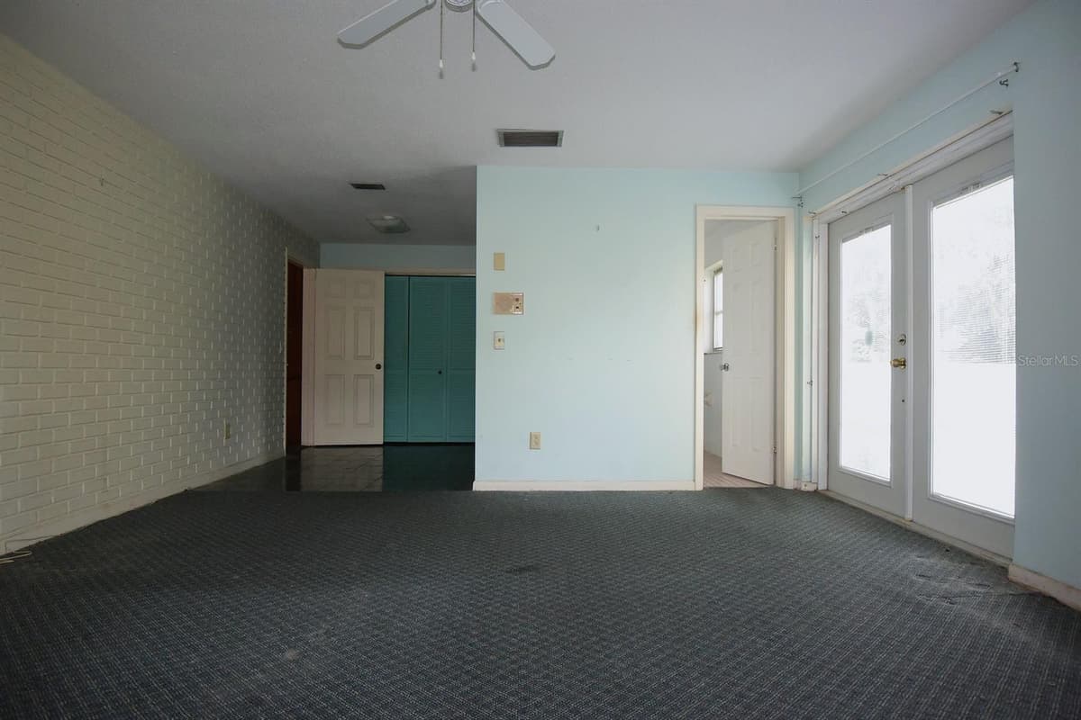 7124 JASMIN DRIVE — photo 18 of 38