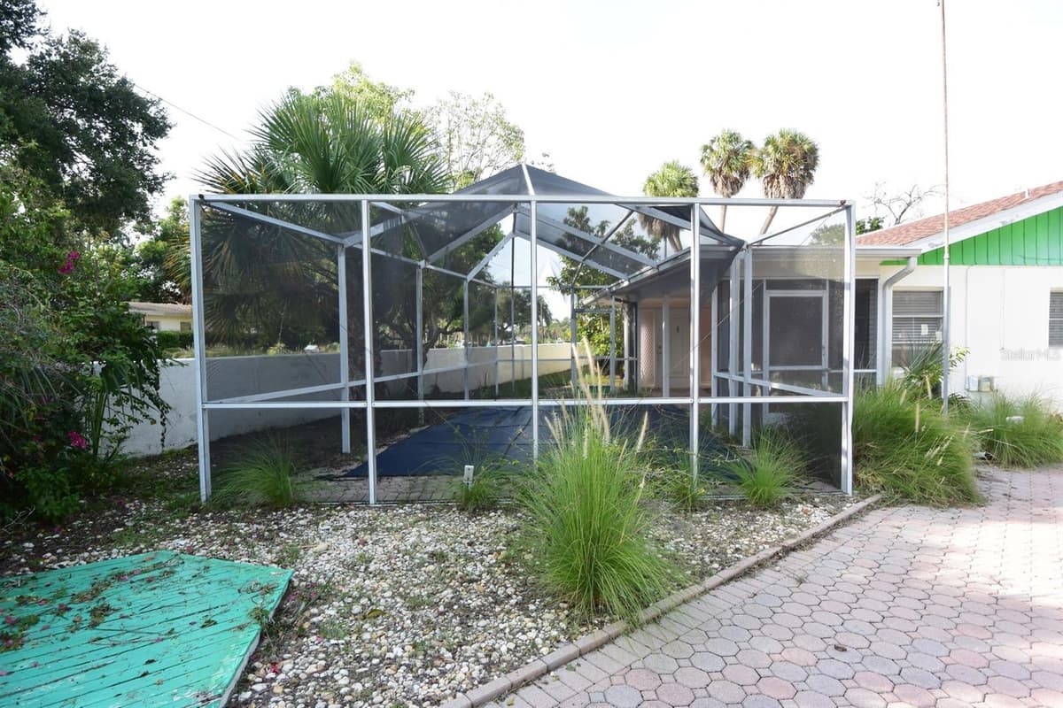 7124 JASMIN DRIVE — photo 30 of 38