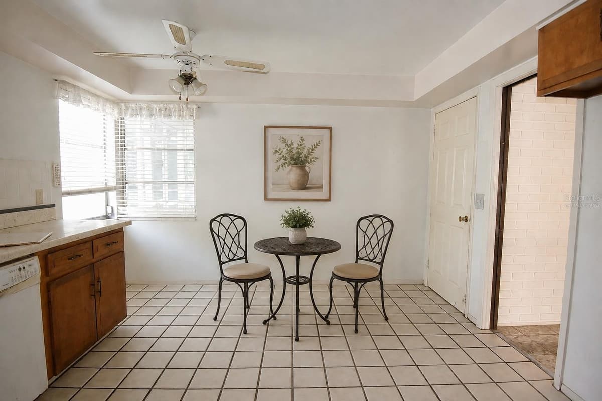 7124 JASMIN DRIVE — photo 13 of 38
