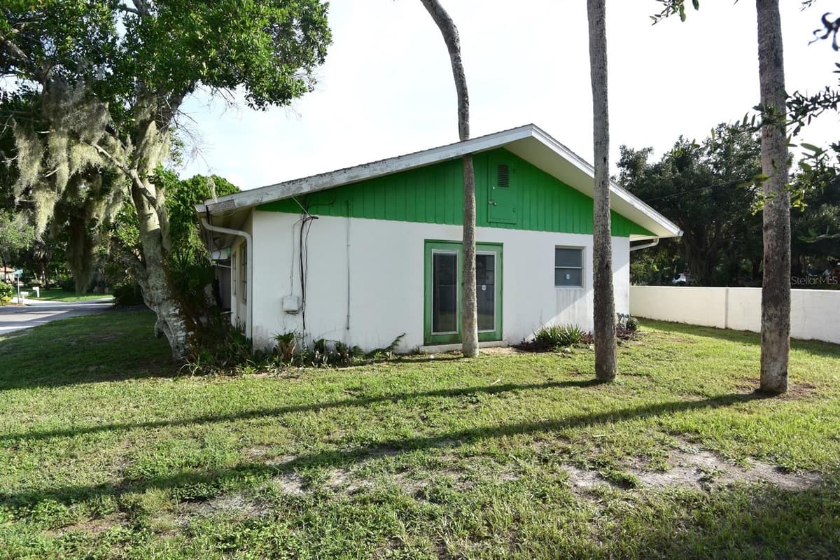 7124 JASMIN DRIVE — photo 33 of 38