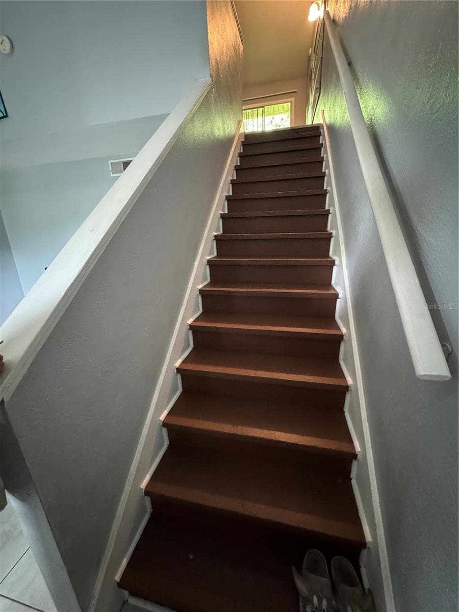 1800 WARRINGWOOD DRIVE — photo 8 of 17