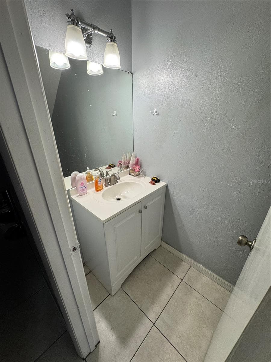 1800 WARRINGWOOD DRIVE — photo 7 of 17
