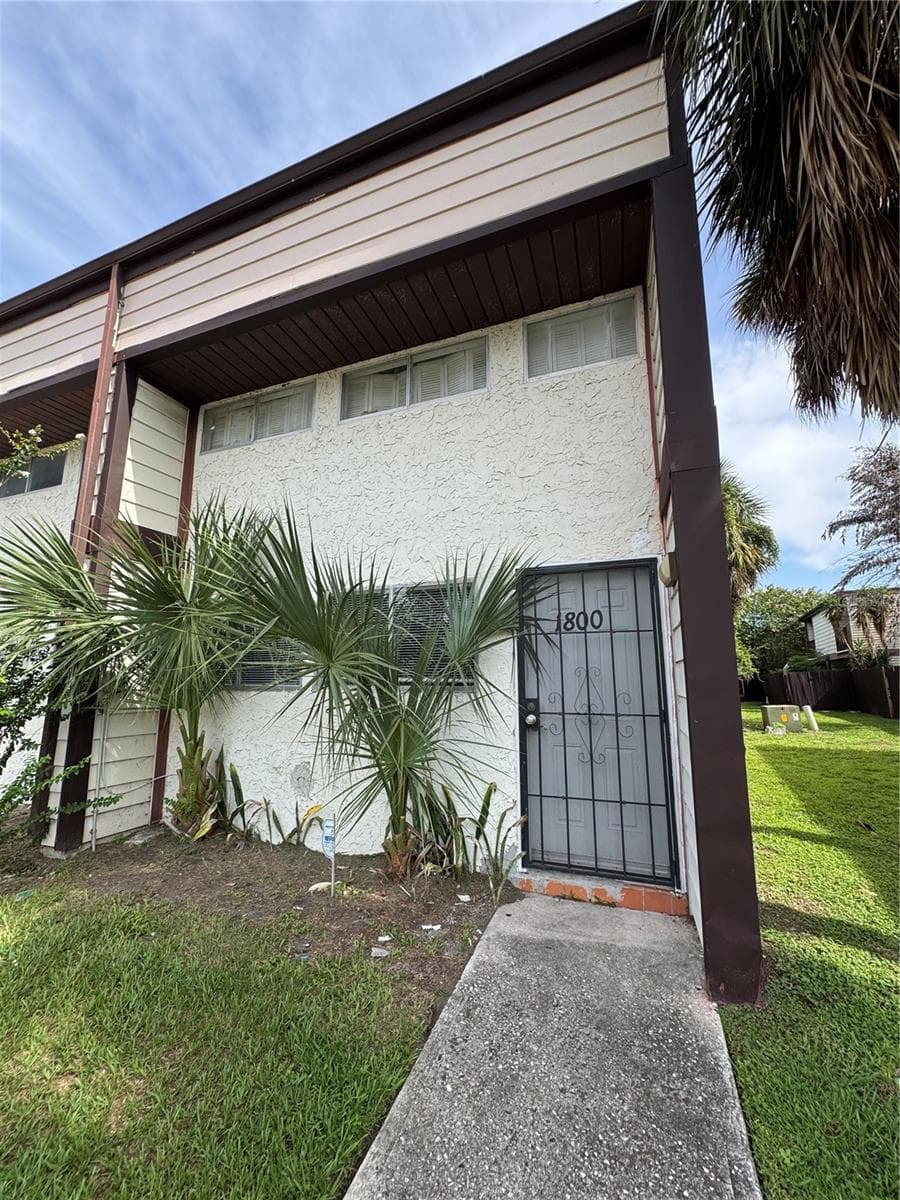 1800 WARRINGWOOD DRIVE — photo 1 of 17