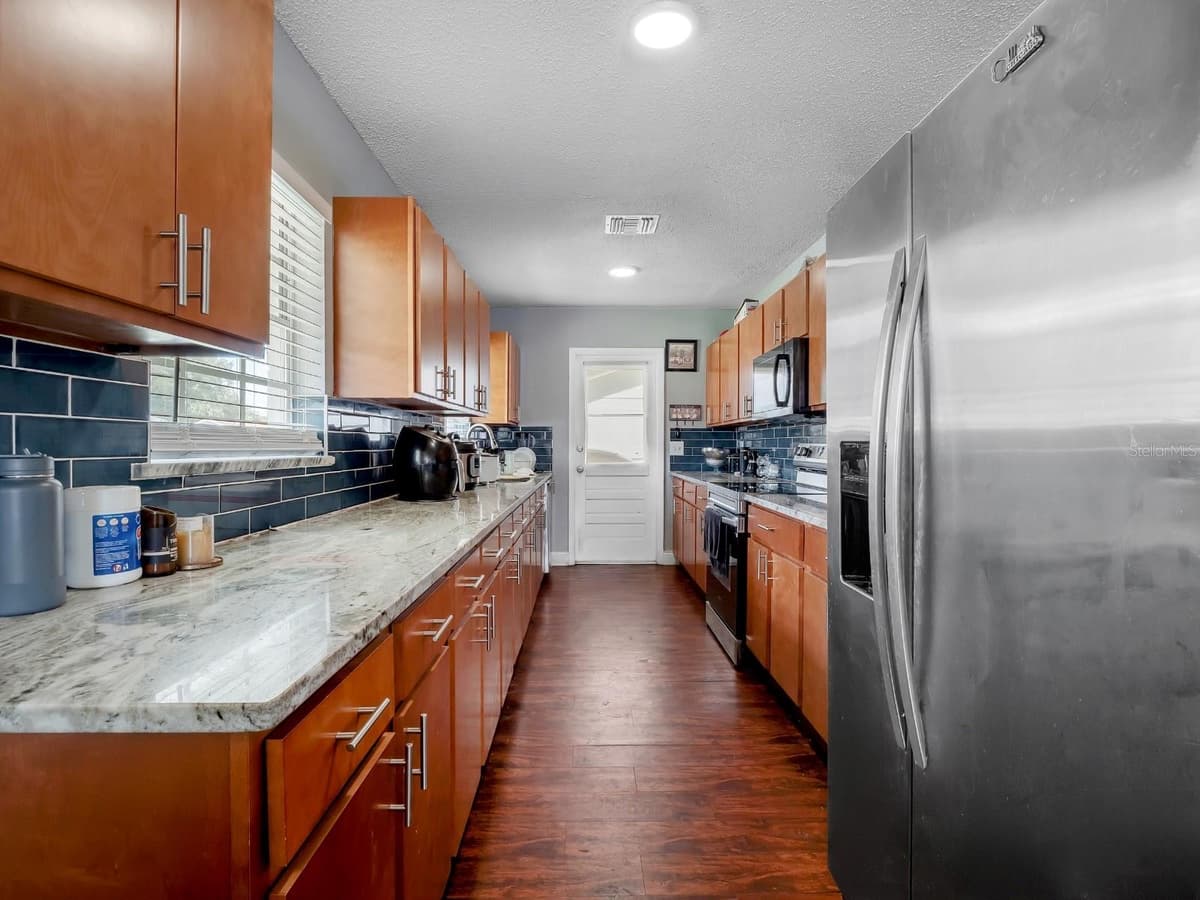 7018 GLENVIEW DRIVE — photo 13 of 44