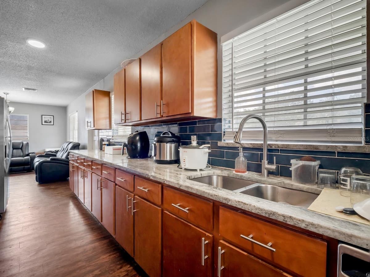 7018 GLENVIEW DRIVE — photo 11 of 44