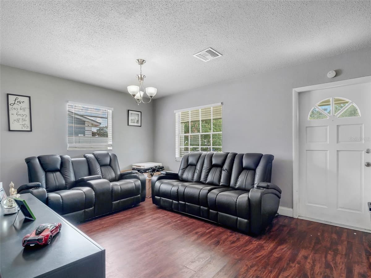 7018 GLENVIEW DRIVE — photo 15 of 44