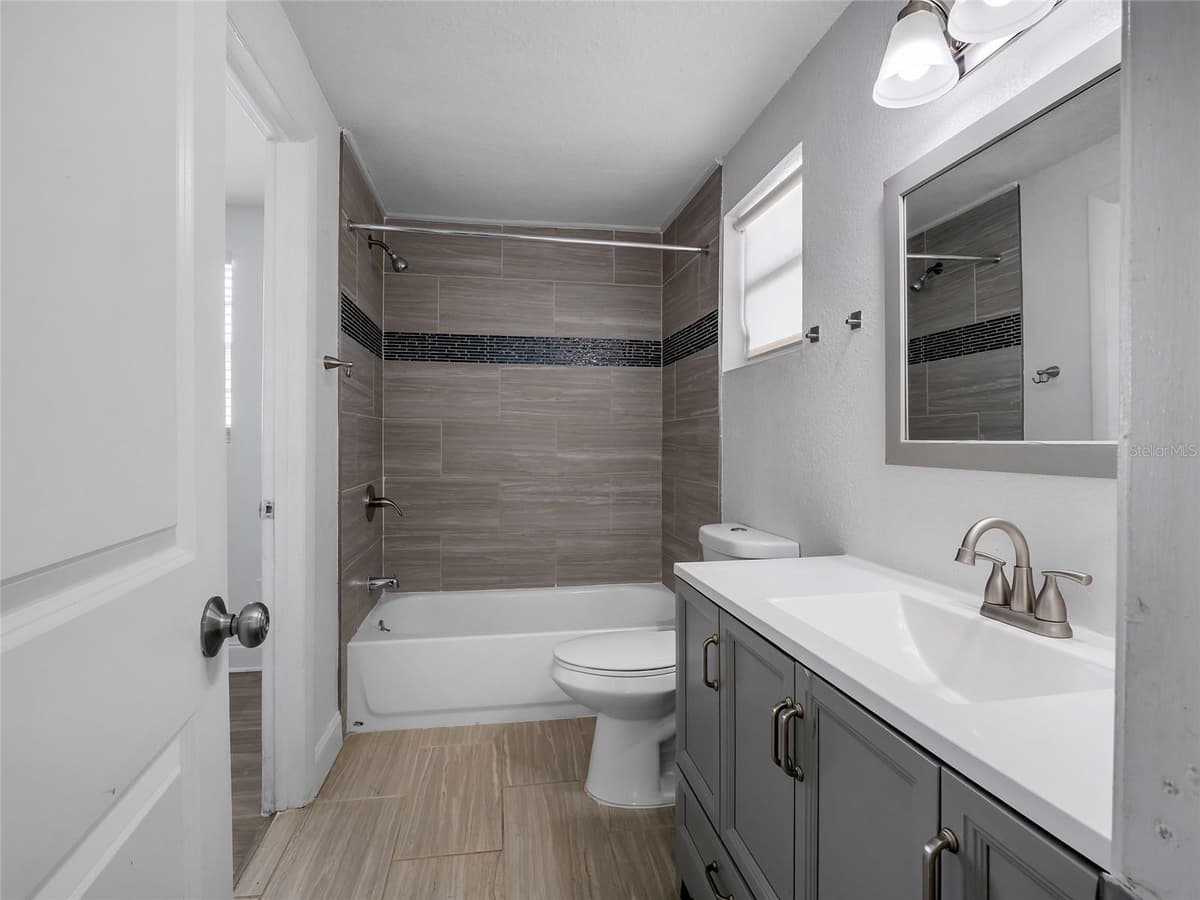 7018 GLENVIEW DRIVE — photo 30 of 44