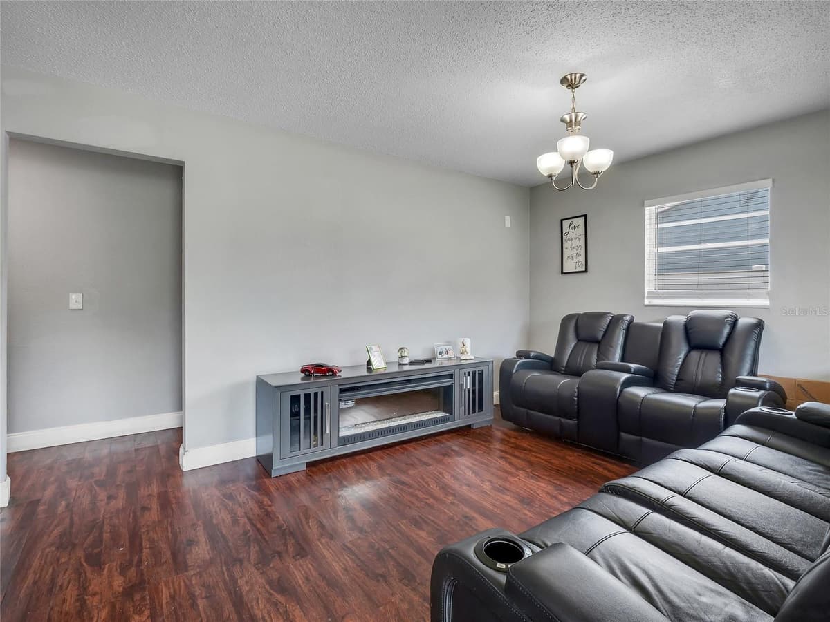 7018 GLENVIEW DRIVE — photo 14 of 44