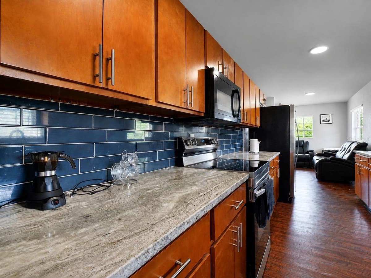 7018 GLENVIEW DRIVE — photo 12 of 44
