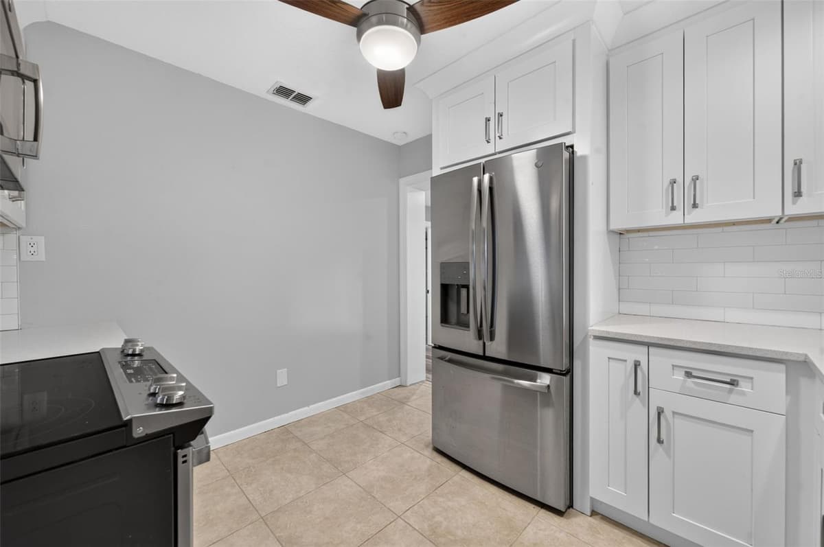 2641 CARVELL COURT — photo 14 of 38