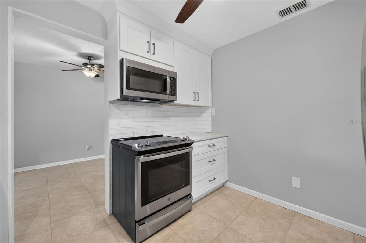 2641 CARVELL COURT — photo 15 of 38