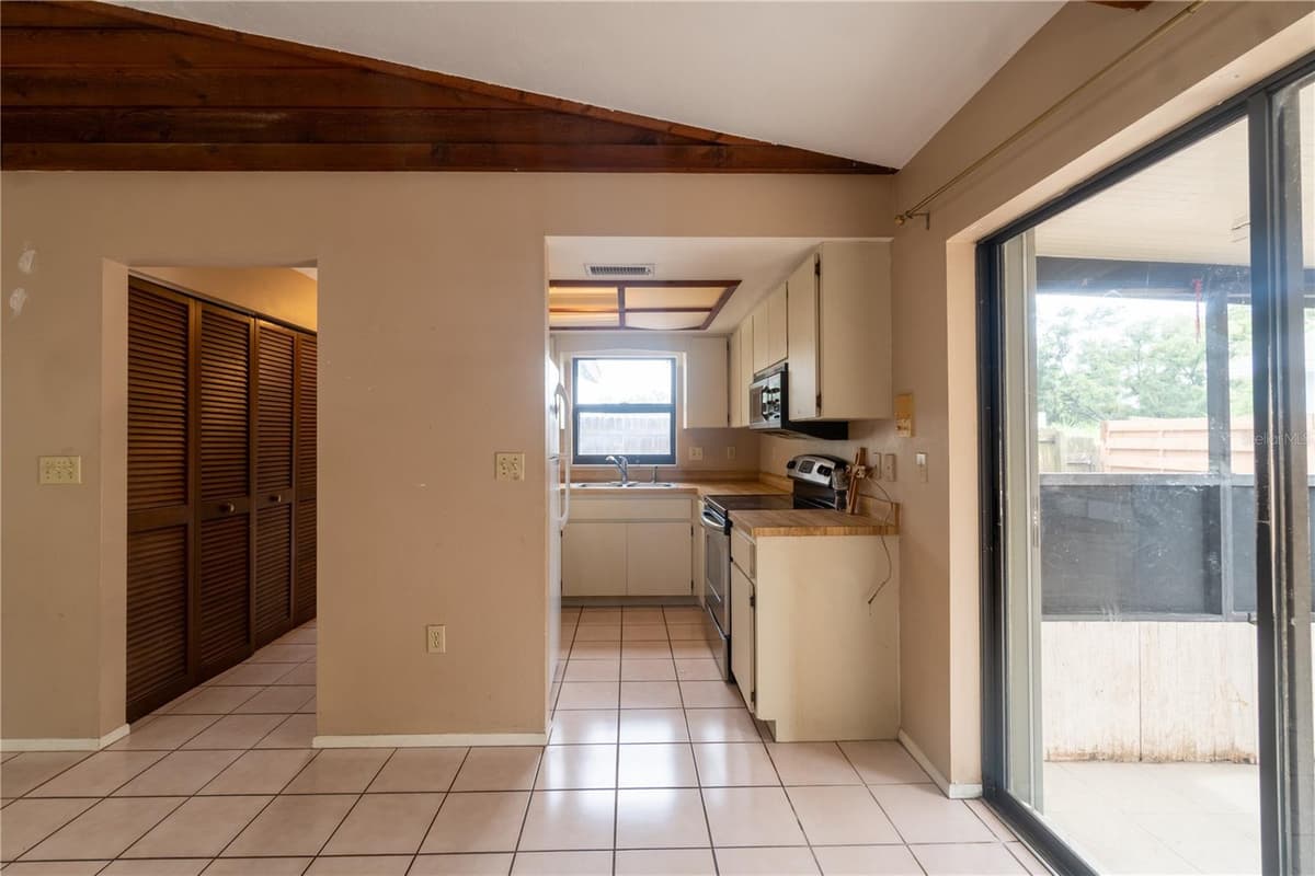 2227 BENSON STREET — photo 15 of 40