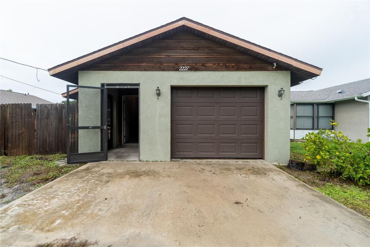 2227 BENSON STREET — photo 1 of 40